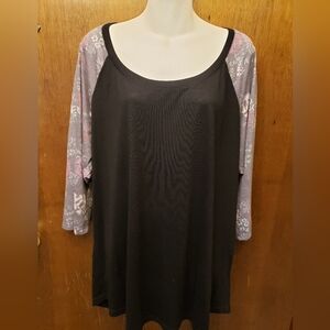 Torrid Raglan Tee - Floral Sleeve Classic Fit Triblend Jersey, size 3